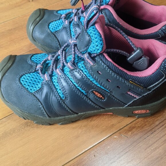 Keen children's hiking shoes waterproof size 13 - Picture 2 of 6